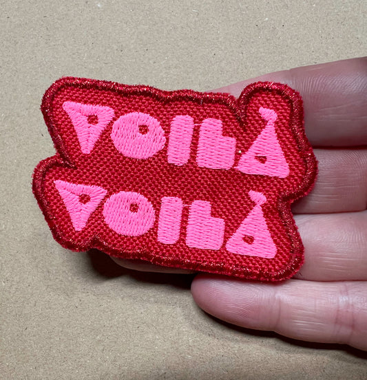 Broche brodée Voilà Voilà